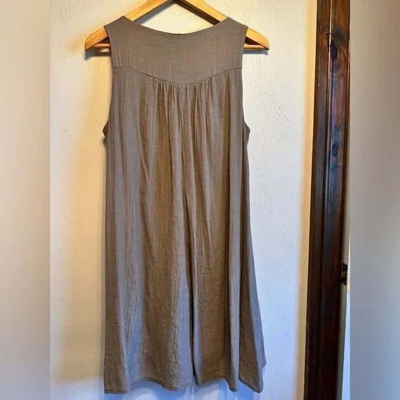 Luxology slip on sleeveless taupe dress. - Picture 4 of 8